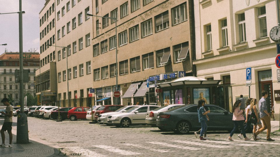 Ulice Opletalova, Divadlo Radka Brzobohatého pasáž a budova ČTK